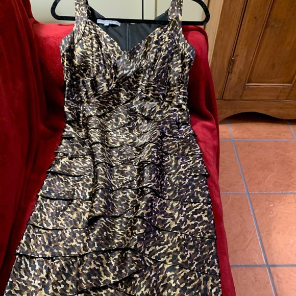 Maggy London Dress, Brown, black & gold print, Size 4, Under knee, All lining.LN - Picture 11 of 13